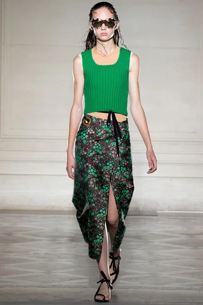 Look 28
